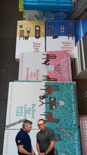 Budget Books v Praze vědí, jak naaranžovat knížky ♥️🤩🐱  I'm sooold! Which one is the best?  #kočky #knizky #asijskaliteratura #Japonsko #literatura #catlovers #bookcover